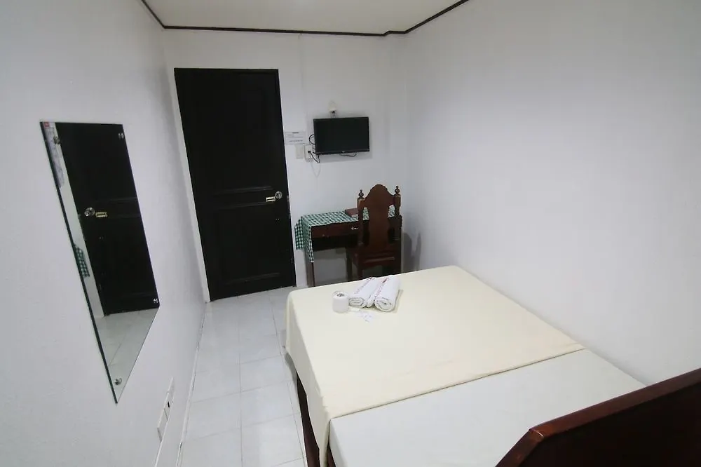 Hotel Juliano Манила